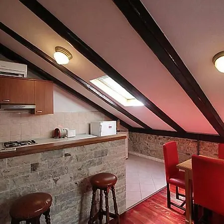 Apartman Dahlia 2 *